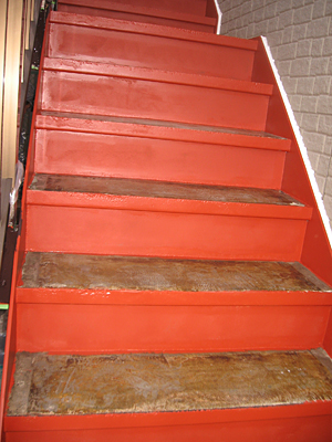 階段サビ止め塗り